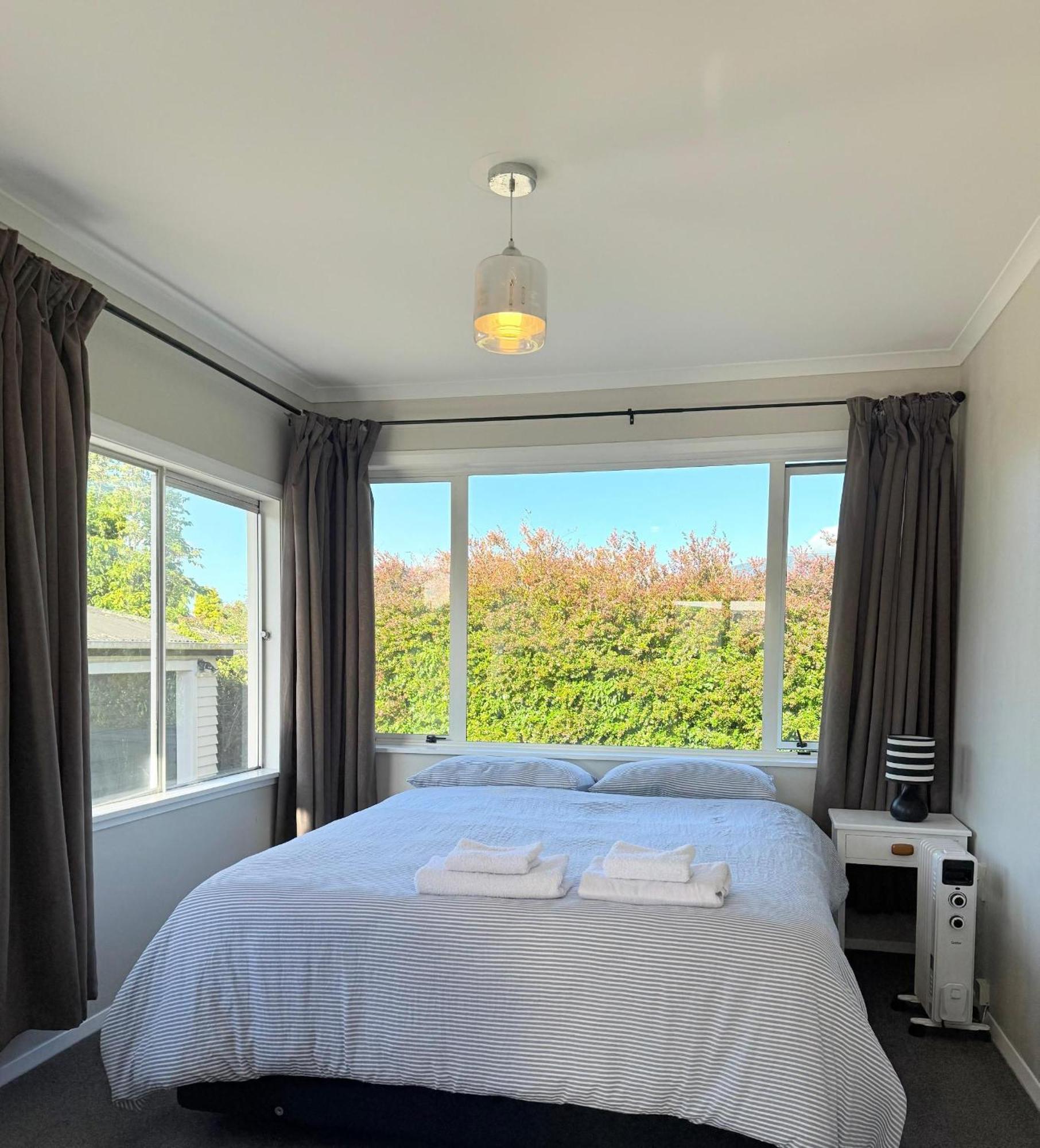 Cozy Taranaki Homestay สแตรทฟอร์ด ภายนอก รูปภาพ